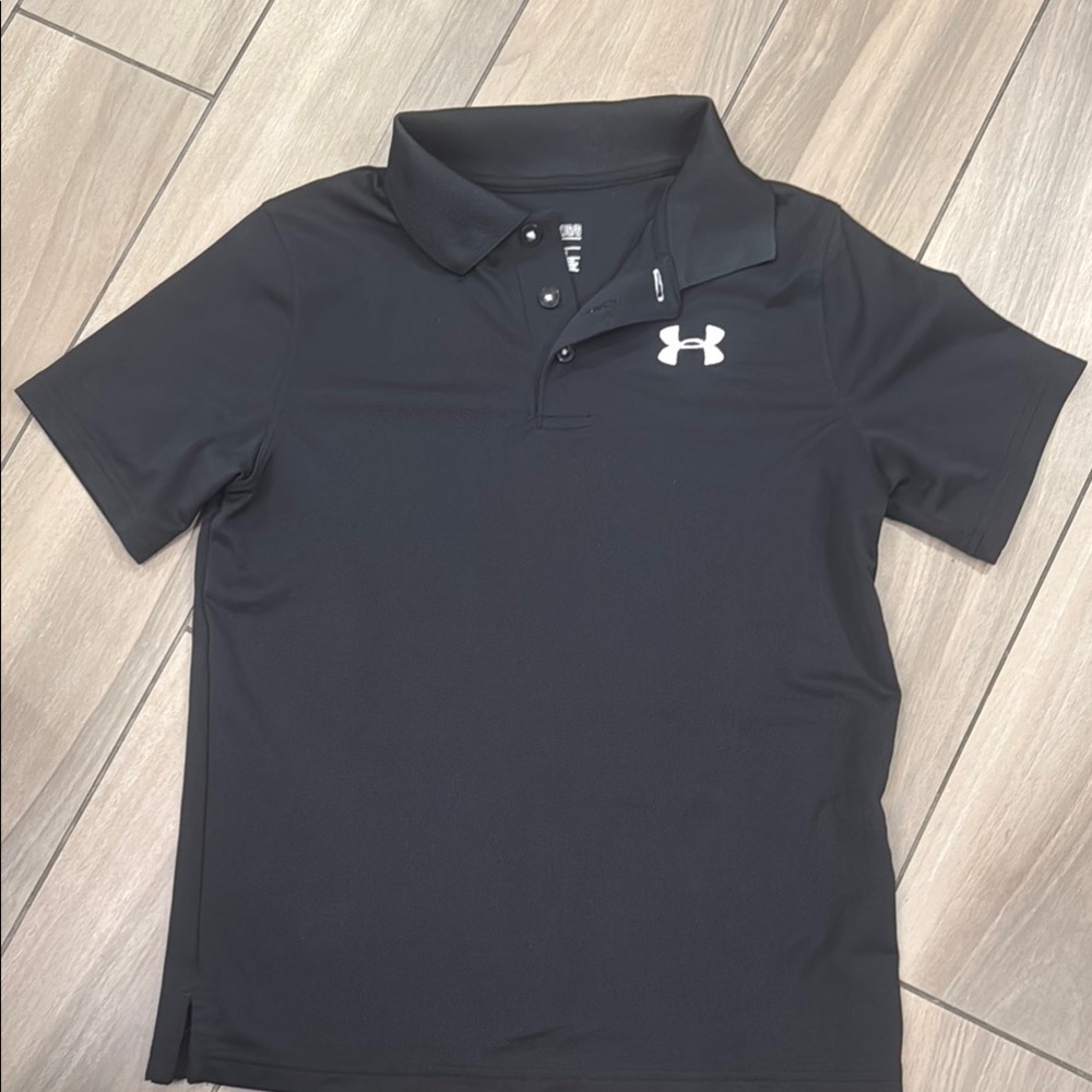 Boys like new Under Armour Black Polo Shirt size L (fits like M)